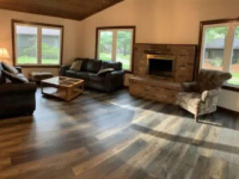 Apple Valley Lake, Pool and Beaches! Guest Passes available for a fee! Hotels in Howard Township