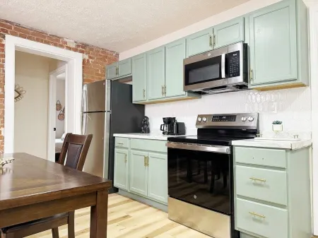 The Cardinal 810 D -3BR-1BA Apt