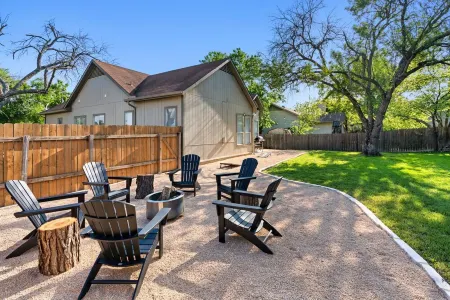Stunning North Austin Home! Safe Neighborhood, Family Friendly.