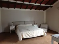 Vacation home - Chalet with garden and private pool Coreglia Antelminelli 호텔