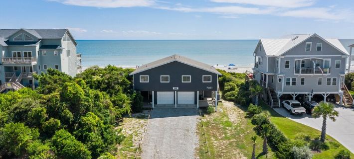 The ultimate OCEANFRONT bungalow close to everything Hoteles en Emerald Isle