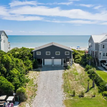 The ultimate OCEANFRONT bungalow close to everything