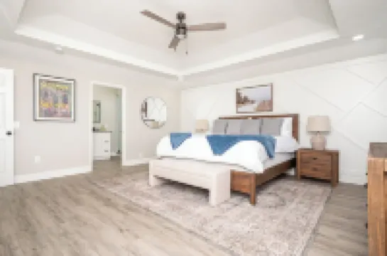 ✨New to VRBO✨ Lakefront Getaway: Fire Pit ~ Dock ~ Games ~ Family & Pet Friendly