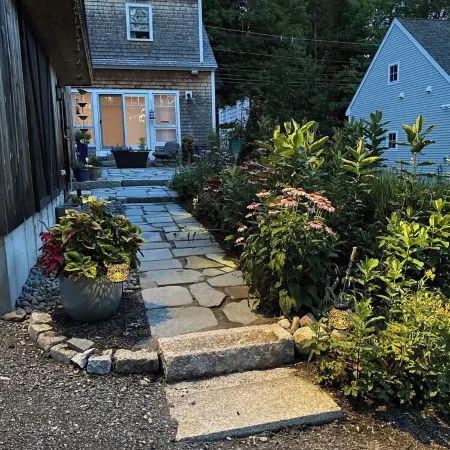 Sunny, private apartment. Walk to Kennebunk Village. Close to beaches.