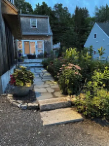 Sunny, private apartment. Walk to Kennebunk Village. Close to beaches.