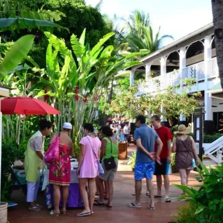 Sunset Suite - Luxury Studio in tropical gardens with koi ponds, waterfalls