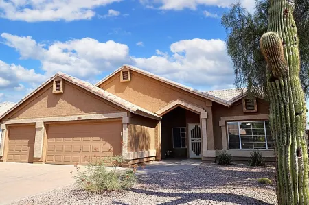 Heated Pool -4Br Near AZ AthleticGrounds with BBQ and Great Backyard