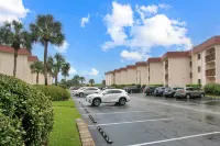 St Augustine Beach Condo steps from the beach!