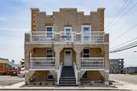 Adorable 1 Bedroom on the Boardwalk - Steps to the Ocean with an Immaculate View
