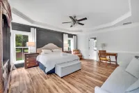 Huge Charlotte Farmhouse Villa 25 minutes from downtown!