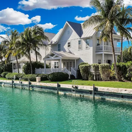 Updated Villa- Coral Lagoon 3Bed 2.5 Bath Luxury Home