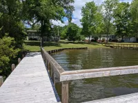 Lakefront, private dock, boat access