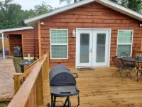 Lakeside Cottage , Fish from your back deck!