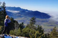 Holiday home with garden and mountain view Hotels in Traunstein