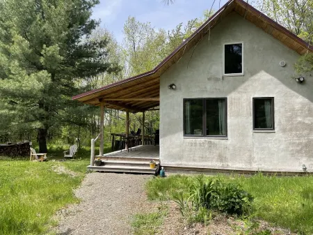 Luxuriously Crafted Earthen FLX Cottage Retreat