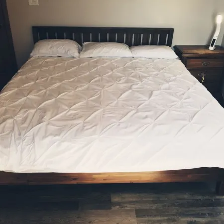 Take in Lake Superior Breathtaking Views! Centrally Located with a Sauna and A/C