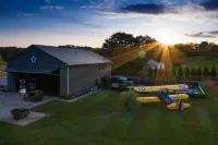 The Aviator’s Lounge, loft living in the NRG, private pool & hot tub