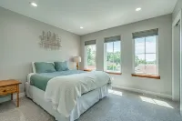 Newly Built Downtown Townhome 2 Hotels near Bismarck Bobcats