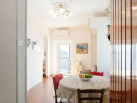 Up to 5 guest house above the Cliff House Hotels in Corniglia