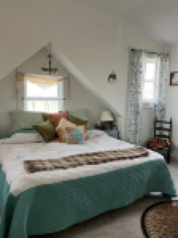 2 Story Beach House with full screen porch - Short walk to beach