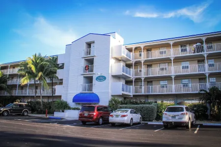 Florida Keys Condo with Pool, Beach Access, Marina, Pickleball & More Отели в г. Тавернье