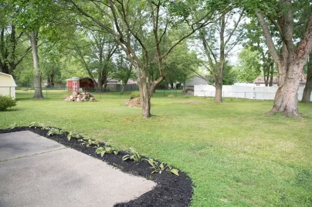 Pet Friendly 3 bedroom 1 king,1 Queen,1 Full Bed Home