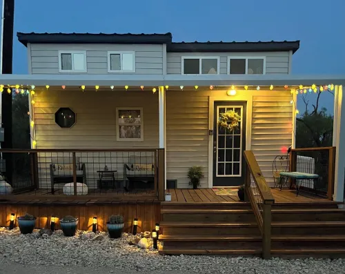 “SERENDIPITY” a boho inspired tiny home on wheels in country setting Hotel a Nolan County