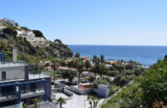 High quality tasteful apartment by the sea