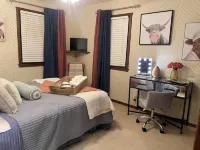 The Lazy Cow Inn  Sleeps 9+ Hotel dekat Hutchinson Sports Arena