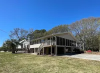 1 Block from Beach! 4Bed 2Bath Beachhouse. Now Booking for Late Summer and Fall! Burkes Outlet附近的飯店