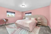 Casa Kaleidoscope: Whimsical Selfie Museum - 5bd sleeps 15
