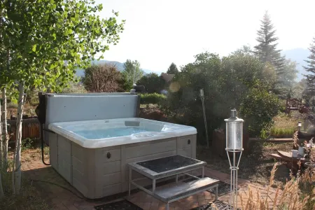 THE CASA CARMEN-ARROYO SECO! LOCATION 15 MINUTES FROM TAOS AND TAOS SKI VALLEY!