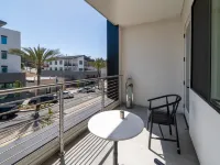 Beautiful Modern 2-Bed in DT Vista! Hotels in Vista