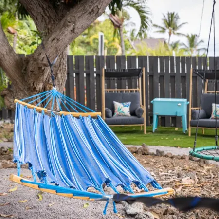 free parking - walk to Honl beach & Downtown Kona