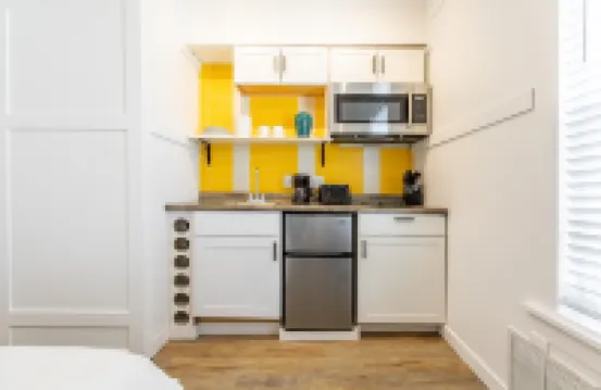 8032-3 Blocks to Mayo-Sale Cute Studio on Main Floor 8032