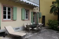 Lake Garda: Idyllic villa in quiet village center with olive and palm trees garden