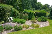 Manor house set in five acres of gardens with private golf course, near Ludlow. Hotel di 