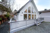 Mid-Century A-Frame Chalet. Dog Friendly. Only a Half-Mile Stroll to the Beach!