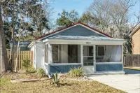 Cozy Cottage • Near Downtown Hotels near Costco Wholesale