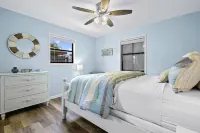 Clean Home Large Heated-Pool - 3/2 +Ofc/den - 3 Miles to Beach "Jupiter Escape"