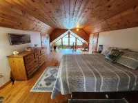 Lakefront w/ large deck, screened porch, dock, private lakefront. Pet friendly!