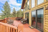 Cozy Estes Park Cabin w/ Stunning Mountain Views!