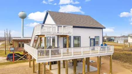 Moonlight Seas Gulf Front Home - Steps onto the beach