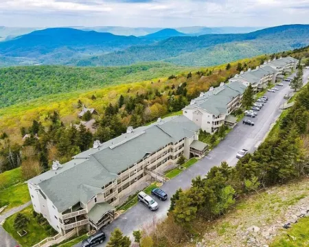 Modern Snowshoe Retreat - 3Br/2BA - Walk to Slopes + Mountain Views Hotele w: Edray