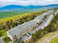 Modern Snowshoe Retreat - 3Br/2BA - Walk to Slopes + Mountain Views Отели в г. 