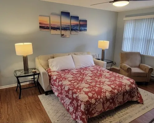 Tis' Time Getaway. Just a few blocks from beautiful Lake Erie! Hotels in Conneaut