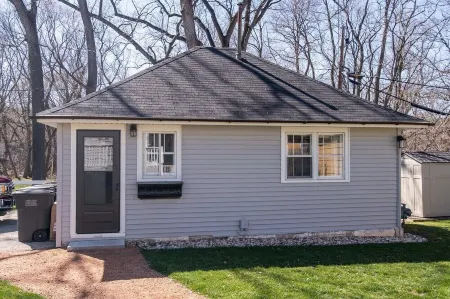 Historic Retreat - steps from the Lake and Downtown