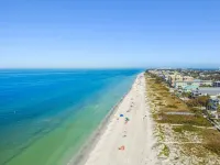 ☀️Renovated 𝐵𝐸𝐴𝐶𝐻𝐹𝑅𝑂𝑁𝑇 condo with RESORT STYLE AMENITIES☀️