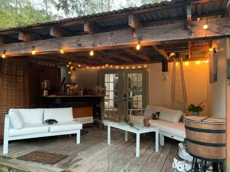 Adorable 2 bedroom cottage