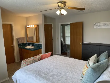 Spacious 3Br Stay  Shared Pool - Perfect for Families.